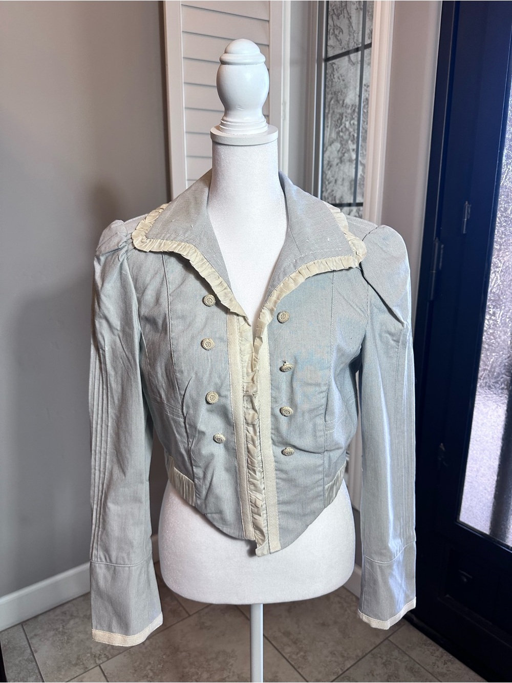 Zara Light Gray Double-Breasted Cropped Jacket with Cream Trim Size M NWOT